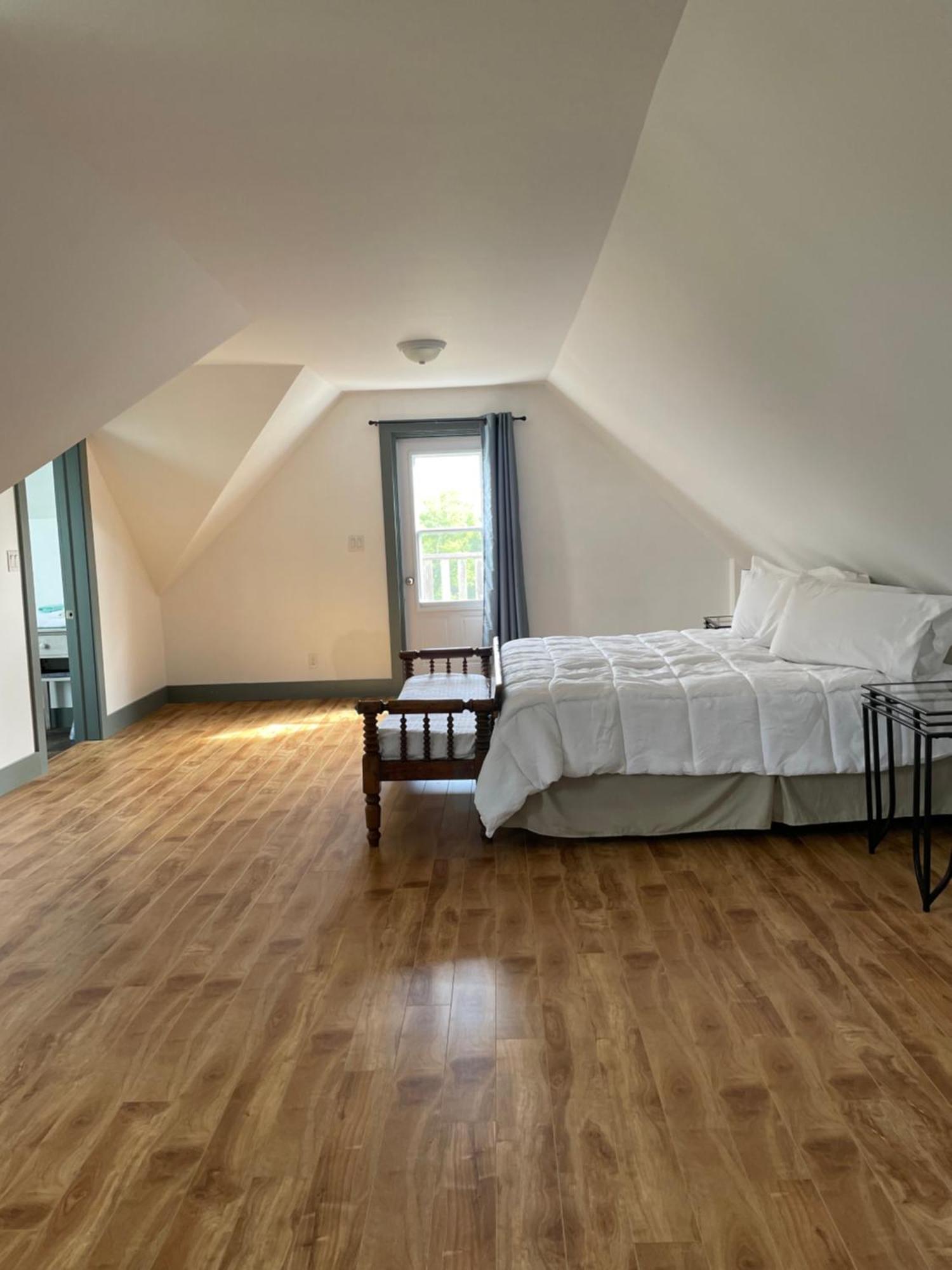 Still Point Lodge Deep Brook Экстерьер фото