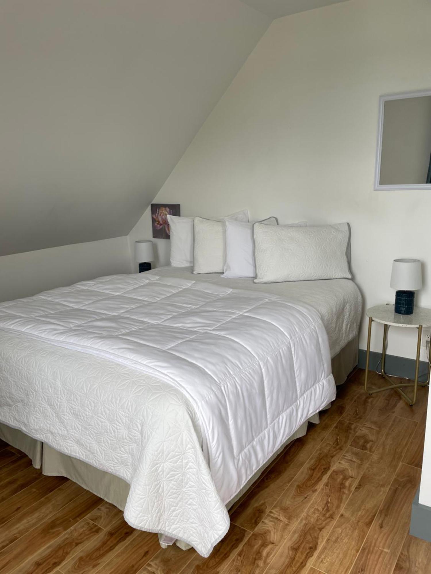 Still Point Lodge Deep Brook Экстерьер фото